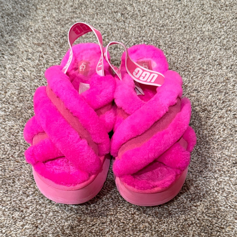 UGG Pink Fluffy crossover slippers - Picture 3 of 3